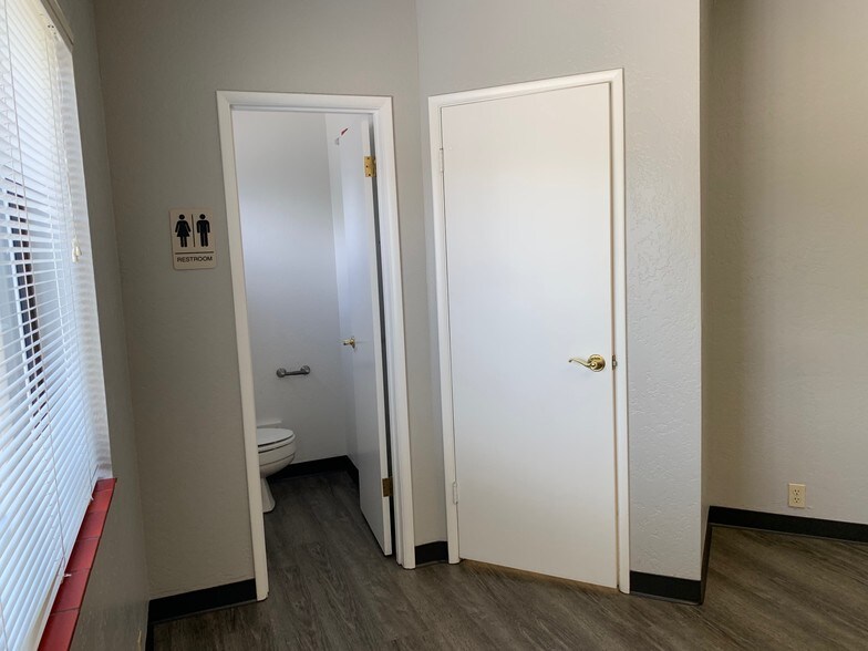 More Photos Of 1003 Division St, Prescott Medical For Lease