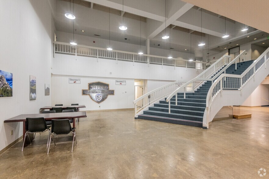 More Photos Of 4300-4356 Caterpillar Rd, Redding Manufacturing For Sale