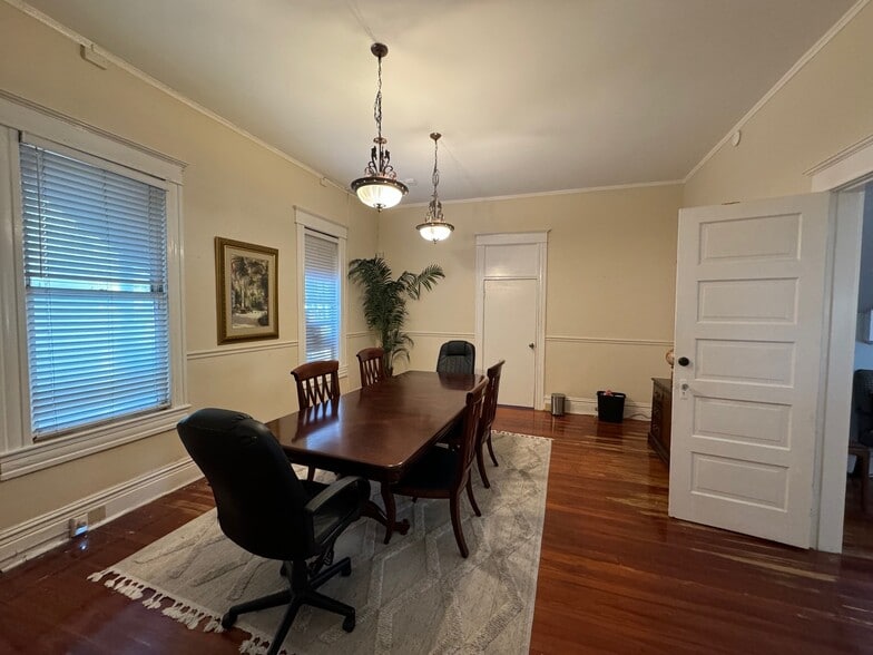 More Photos Of 210 Platt St W, Tampa Coworking Space