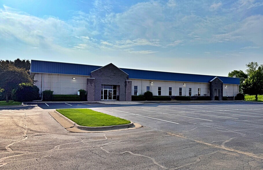 More Photos Of 4055 Steele Dr, Machesney Park Research And Development For Lease