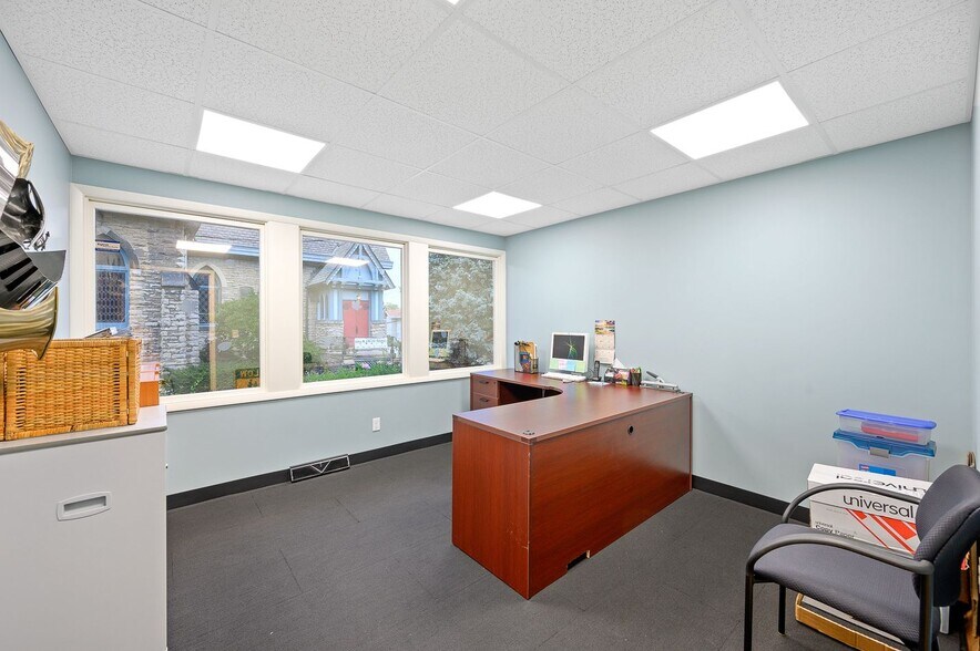 More Photos Of 71 E Hollister St, Cincinnati Medical For Lease