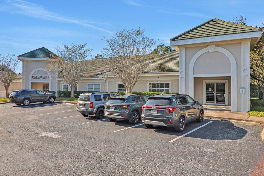 More Photos Of 1540 Business Center Dr, Orange Park Office For Lease