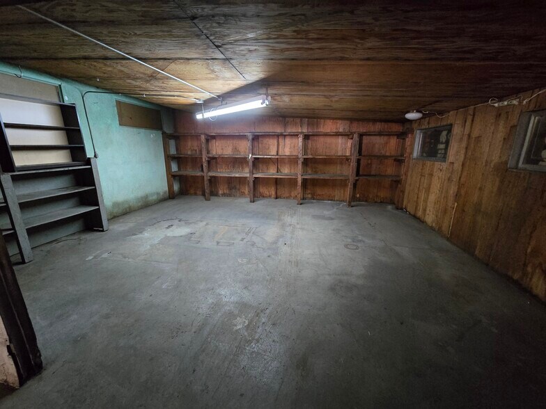 More Photos Of 258 E 5th St, Beaumont Warehouse For Sale