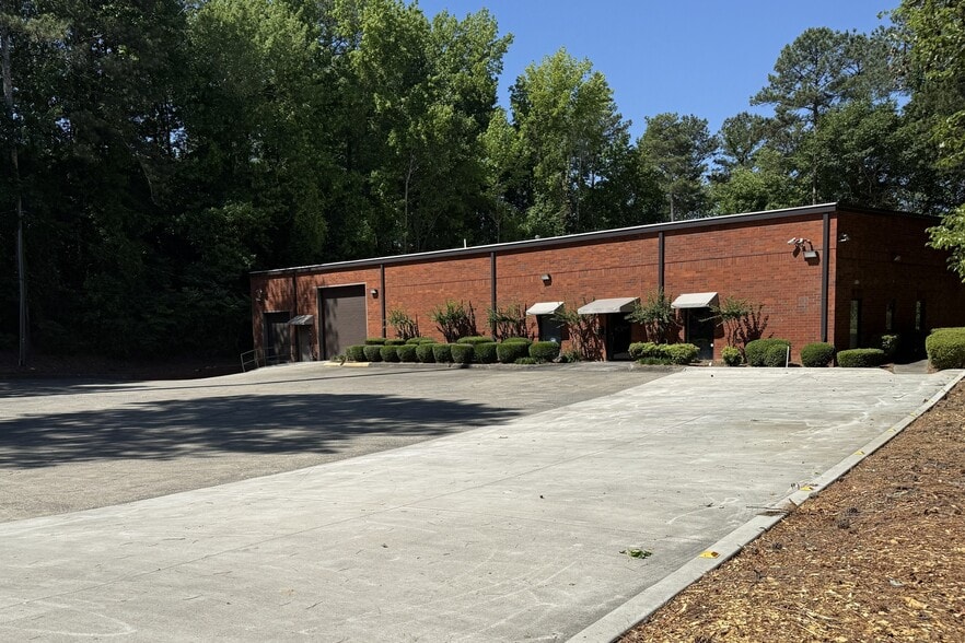 Primary Photo Of 1800 MacArthur Blvd NW, Atlanta Warehouse For Lease