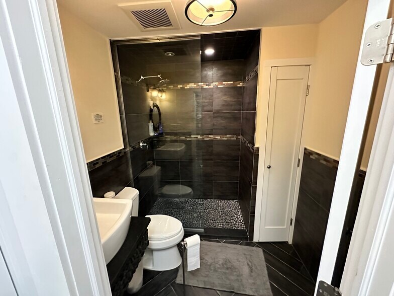 More Photos Of 4865 Arthur Kill Rd, Staten Island Warehouse For Sale