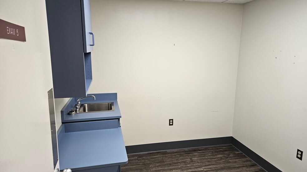 More Photos Of 4 Chateau Ln, Barboursville Medical For Sale