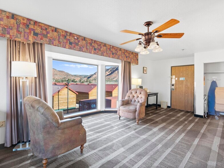 More Photos Of 815 E Hwy 89, Kanab Hotel For Sale