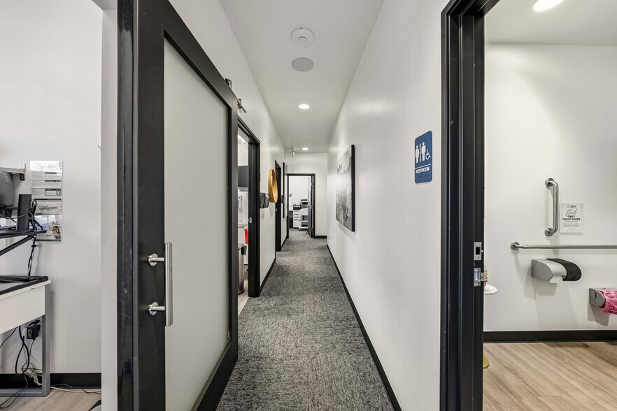 More Photos Of 296 S Pacific Hwy, Talent Medical For Sale