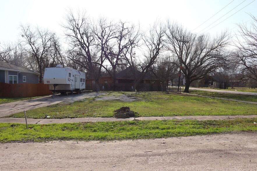 Primary Photo Of 502 E Navarro Ave, Mart Land For Sale