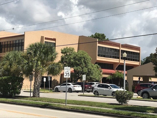 More Photos Of 2650 Bahia Vista St, Sarasota Medical For Sale