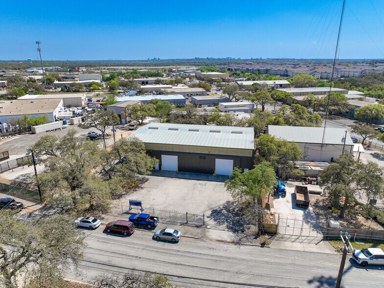More Photos Of 15562 Capital Port Dr, San Antonio Warehouse For Lease