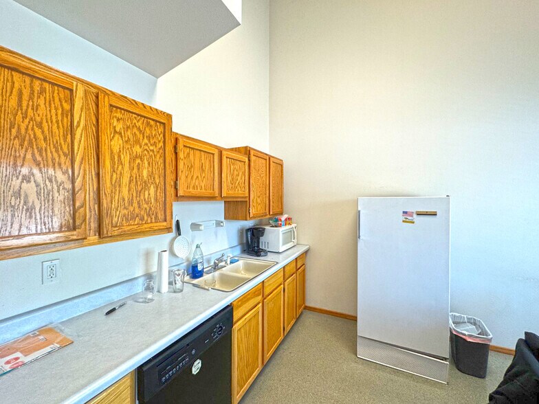 More Photos Of 108 Coronado Ct, Fort Collins Office For Sale