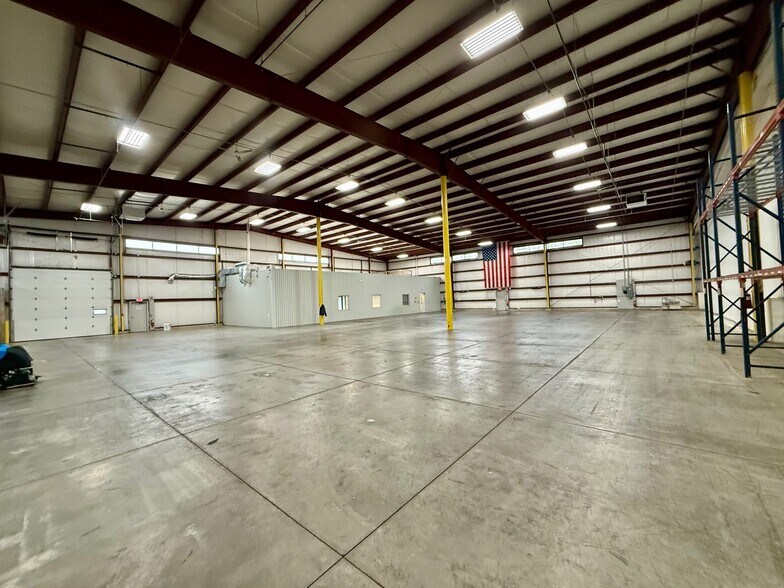 More Photos Of 9089 Westphal Ln, Neenah Industrial For Lease