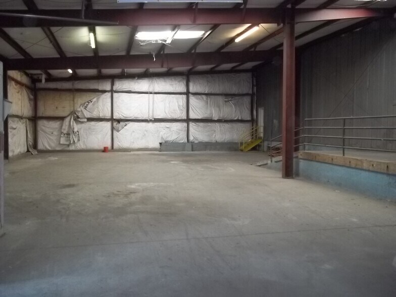 More Photos Of 9151 Liberia Ave, Manassas Warehouse For Lease