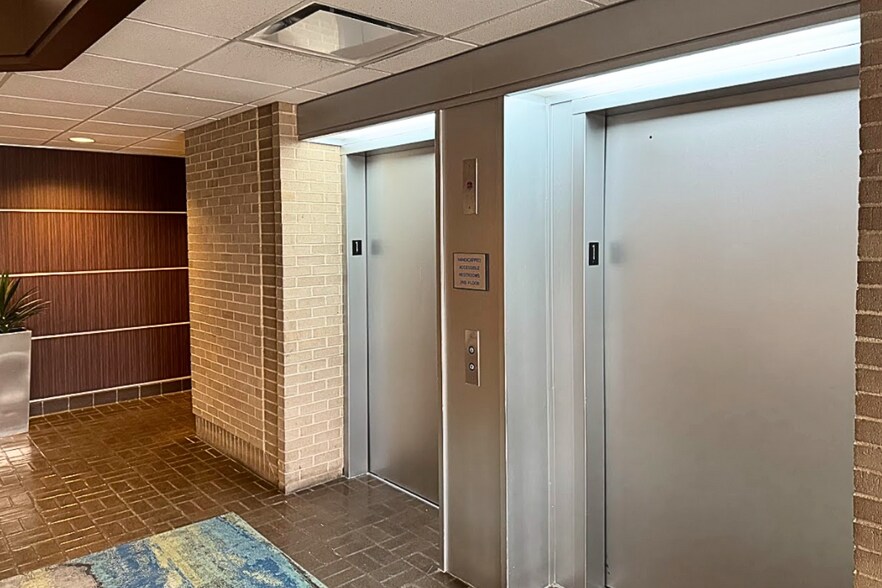 More Photos Of 375 Municipal Dr, Richardson Medical For Lease