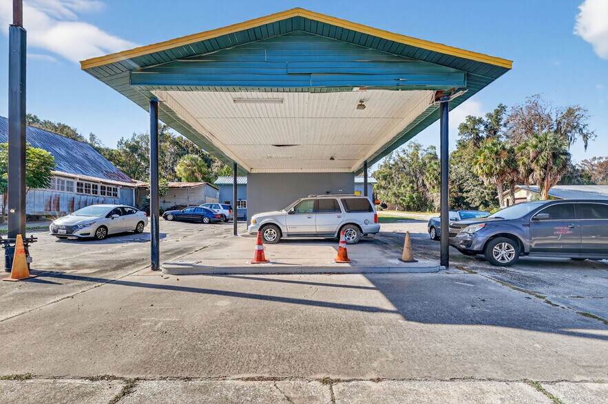 More Photos Of 20700 9th St, McIntosh Service Station For Lease