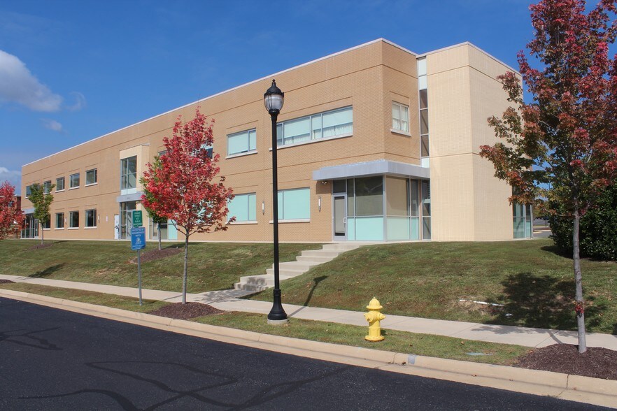 More Photos Of 12731 Marblestone Dr, Woodbridge Office For Sale