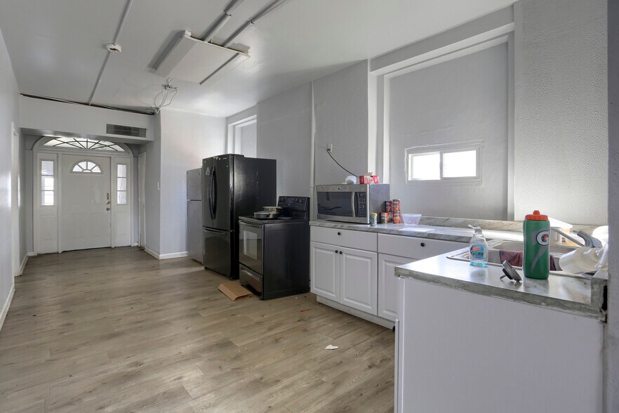 More Photos Of 1347 Howard St, Harrisburg Light Manufacturing For Sale