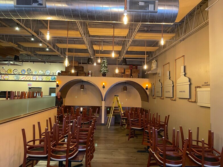 More Photos Of 133-137 W Main St, Little Chute Storefront For Lease