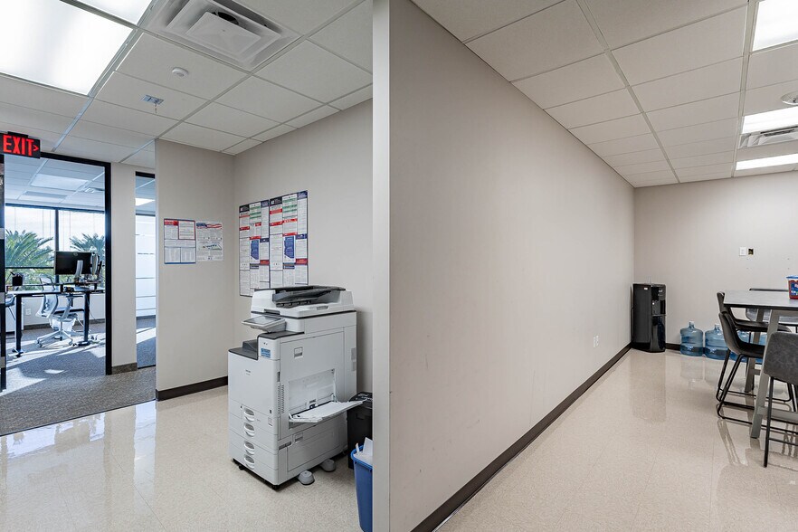 More Photos Of 7310 N 16th St, Phoenix Office For Lease