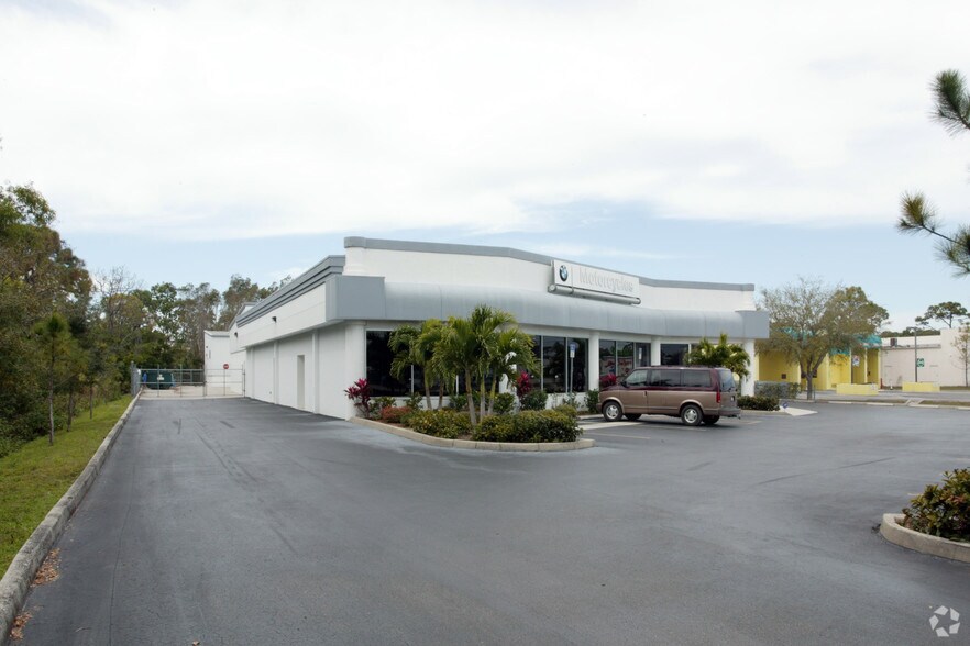 More Photos Of 16080-16090 S Tamiami Trl, Fort Myers Storefront Retail Office For Lease