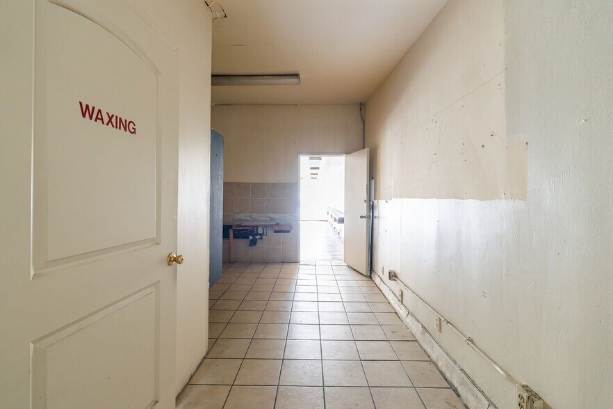 More Photos Of 723-727 N Fairfax Ave, Los Angeles General Retail For Lease