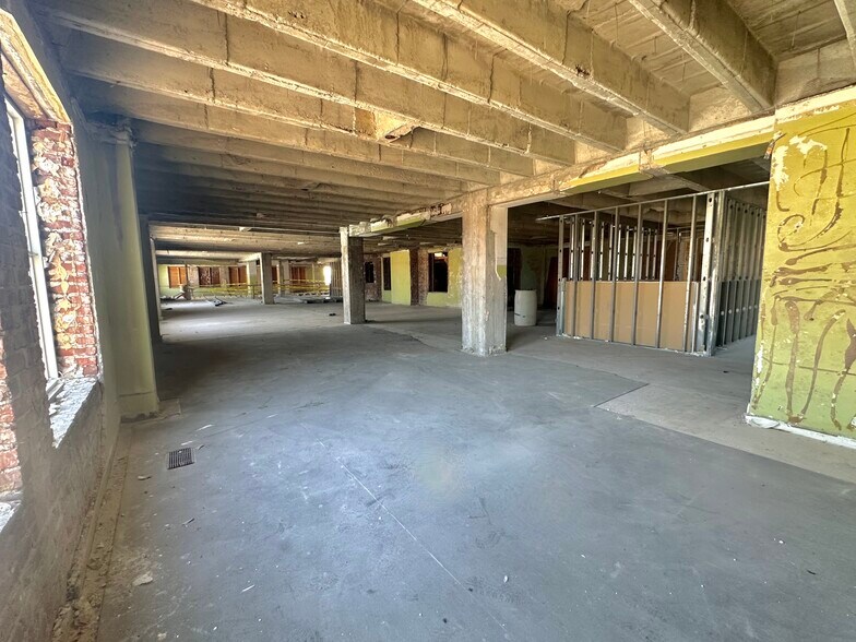 More Photos Of 510 S Wall Ave, Joplin Specialty For Sale