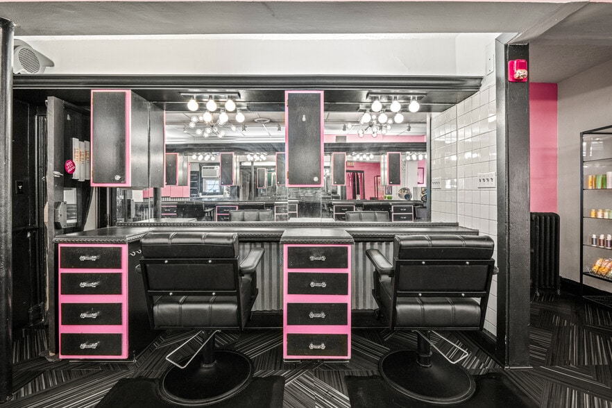 More Photos Of 10 S Crenshaw Ave, Richmond Freestanding For Lease