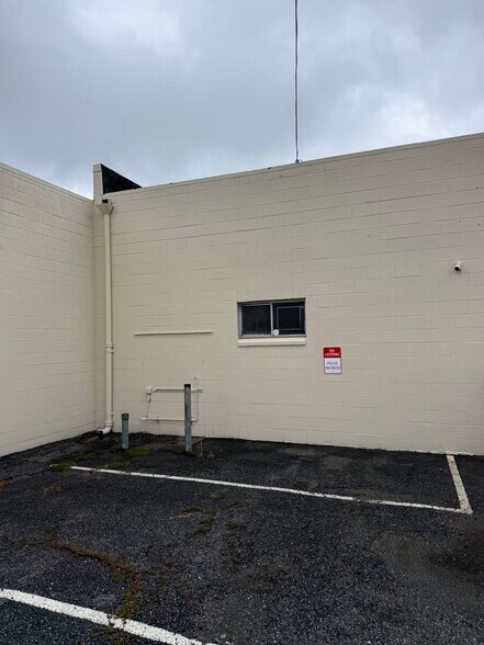 More Photos Of 1148 El Camino Real, San Carlos Storefront For Lease