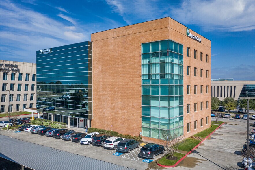 More Photos Of 7906 N Sam Houston Pky W, Houston Unknown For Lease