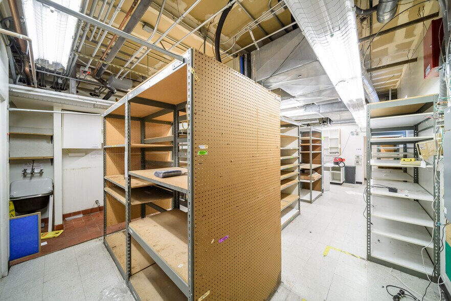 More Photos Of 2000-2020 Chestnut St, San Francisco Storefront Retail Residential For Lease