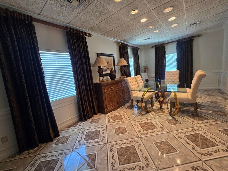 More Photos Of 4091 Colonial Blvd, Fort Myers Office Residential For Sale