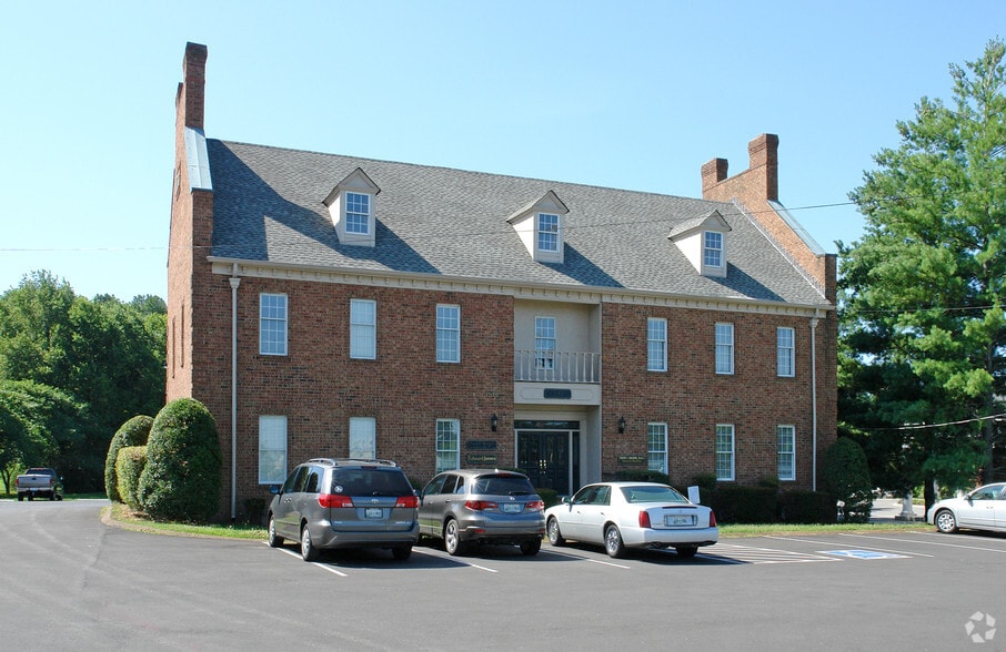 Primary Photo Of 311 E Main St, Hendersonville Office For Lease
