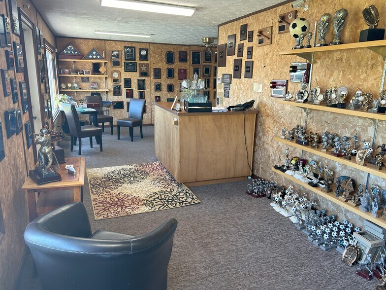 More Photos Of 848 S Cobb Dr, Marietta Storefront Retail Office For Sale