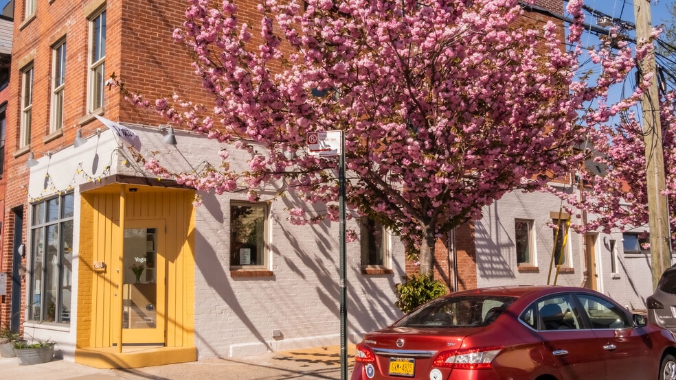 More Photos Of 424 Van Brunt St, Brooklyn Storefront Retail Residential For Lease