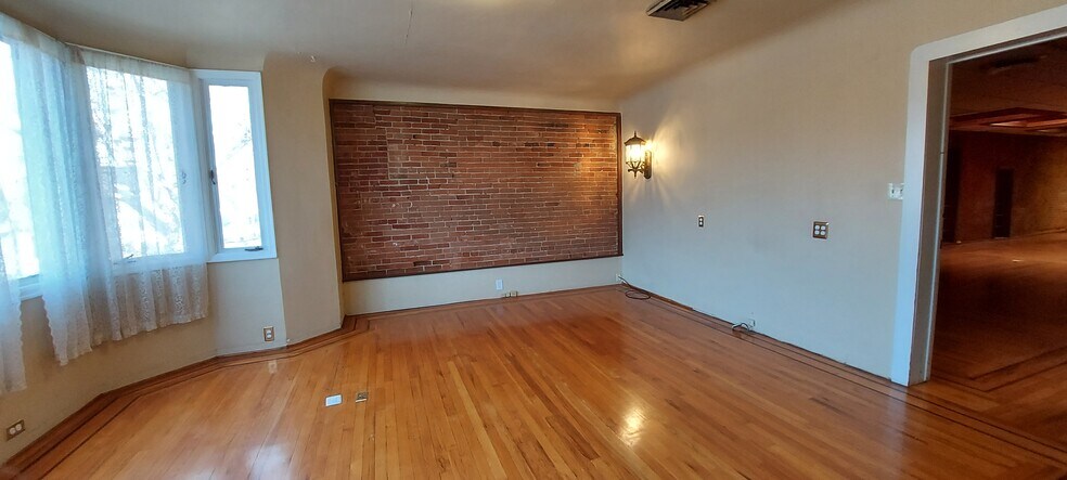 More Photos Of 310-312 1st St, Marysville Office Residential For Lease