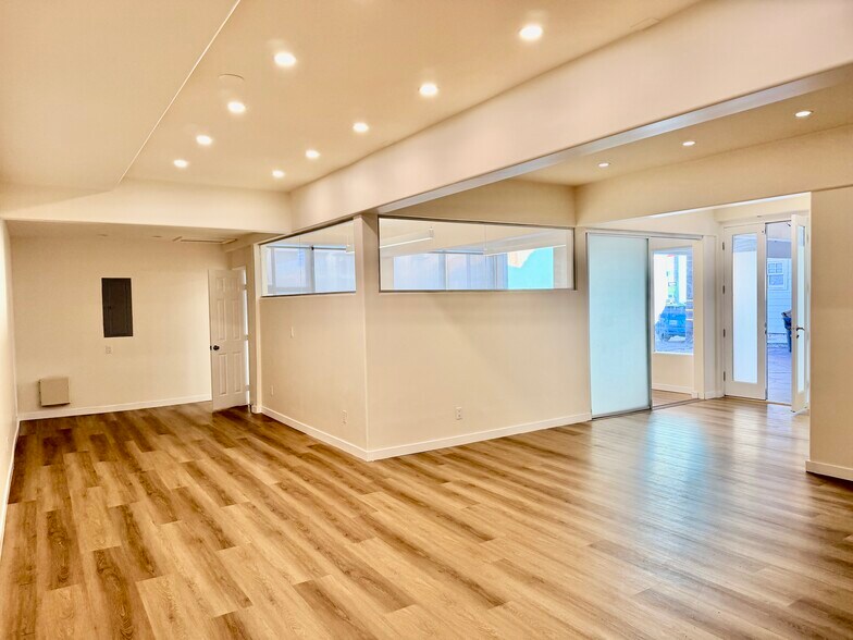 More Photos Of 49-57 Pier Ave, Hermosa Beach Storefront Retail Office For Lease