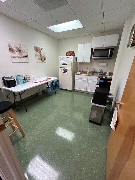 More Photos Of 34650 N US Highway 19, Palm Harbor Office For Lease