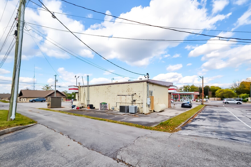 More Photos Of 605 S Washington St, Maryville Convenience Store For Sale