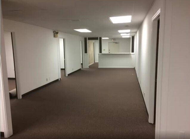 More Photos Of 1939 Goldsmith Ln, Louisville Medical For Lease