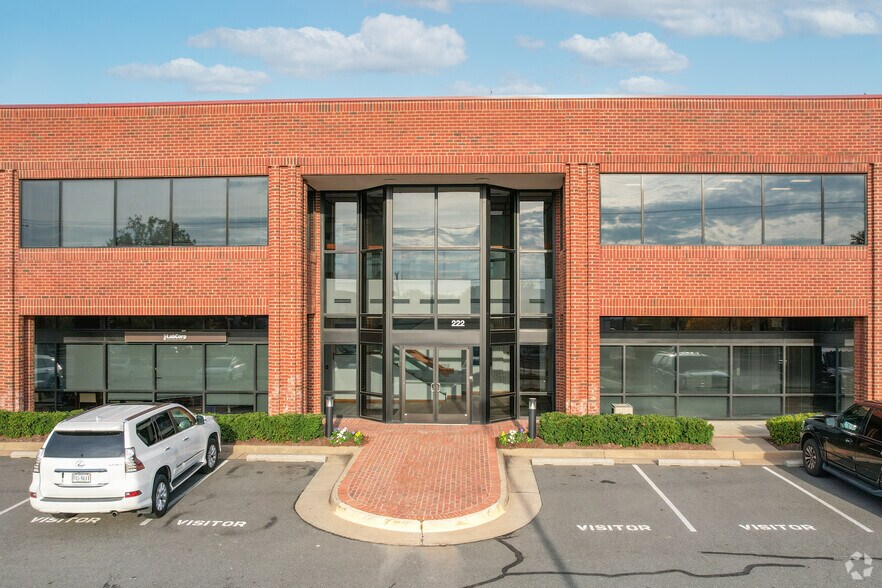 More Photos Of 222 Catoctin Cir, Leesburg Office For Sale