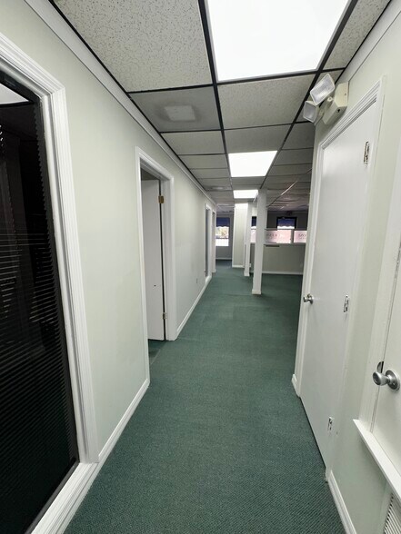 More Photos Of 1102-1132 E Semoran Blvd, Apopka Office For Lease