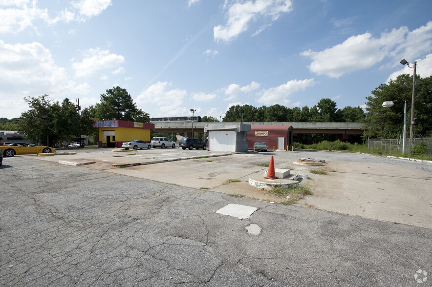 More Photos Of 2595 Martin Luther King Jr Dr SW, Atlanta General Retail For Lease