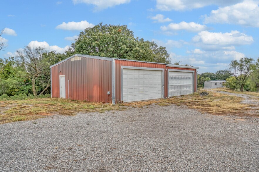 More Photos Of 42851 E County Road 1470, Lone Wolf Land For Sale