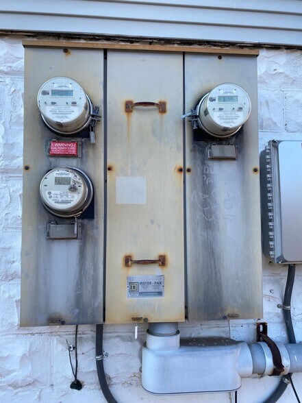 More Photos Of 7010 Westmoreland Ave, Takoma Park General Retail For Sale