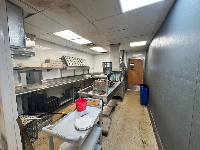 More Photos Of 408 Market Square Dr, Maysville Restaurant For Sale