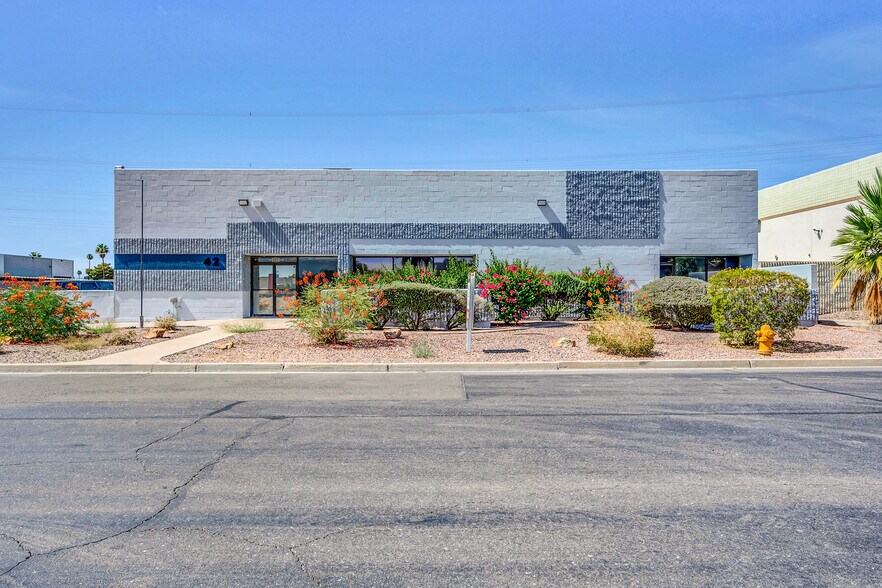 Primary Photo Of 42 W Boxelder Pl, Chandler Showroom For Lease