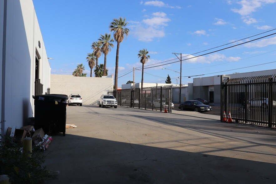 More Photos Of 1375 E 15th St, Los Angeles Warehouse For Sale