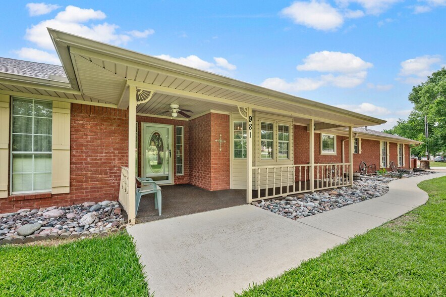 More Photos Of 981 Witherspoon Way, Flower Mound Industrial For Sale