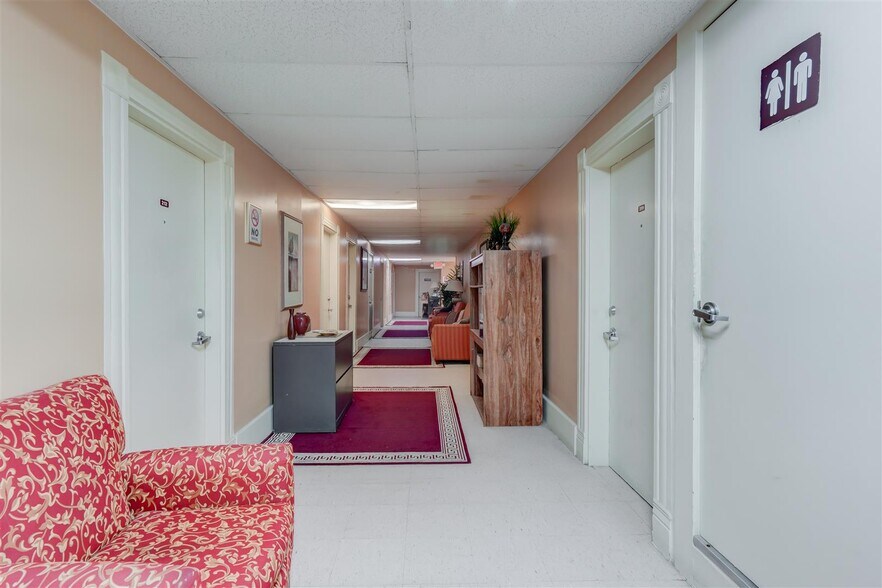 More Photos Of Londale Hotel, Houston Specialty For Sale